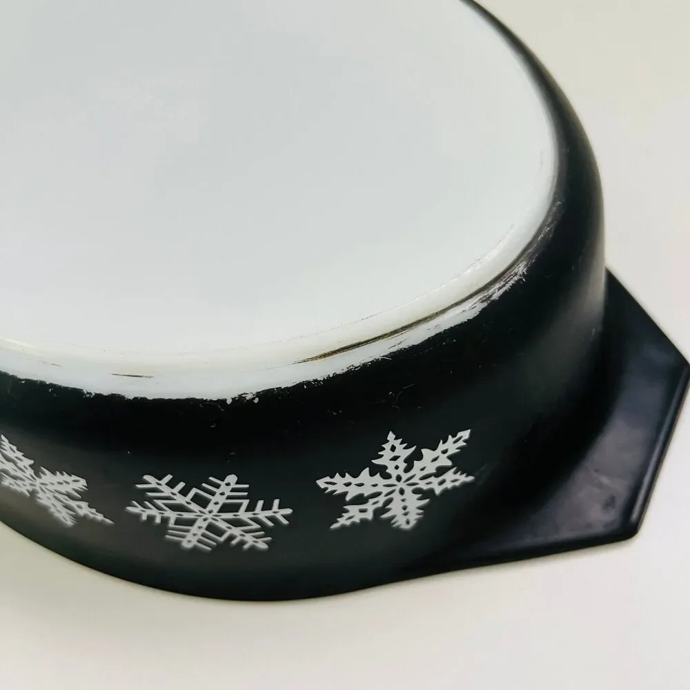 PYREX Black White Snowflake 045 Casserole Dish 2 1/2 Qt